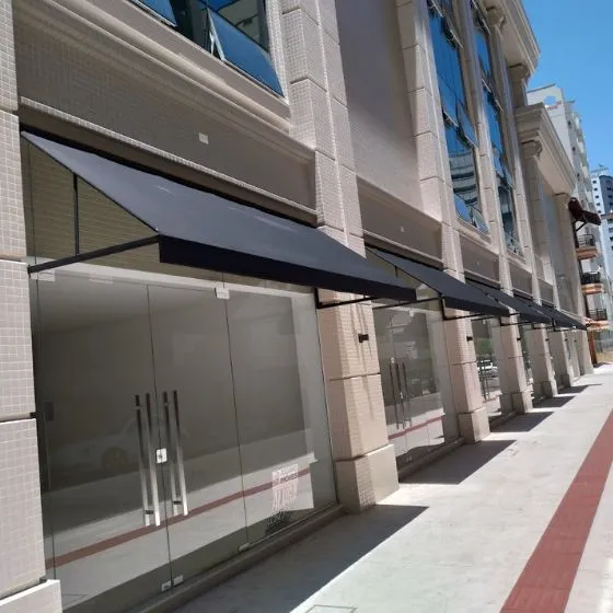 Cobertura de Lona em Americana SP — Instalação em fachada comercial