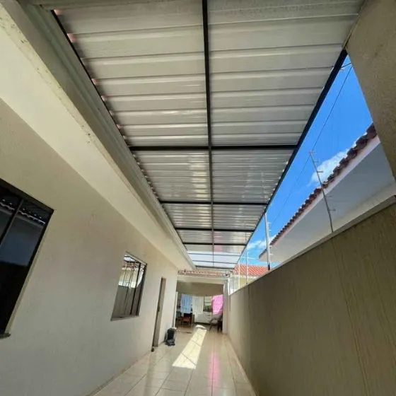 Cobertura de Telha Sanduíche em Americana SP — Instalação em garagem residencial