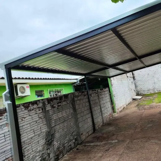 Cobertura de Telha Sanduíche em Americana SP — Instalação em estacionamento