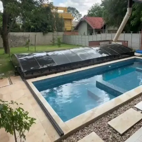 Cobertura Retrátil para Piscina em Americana SP — Instalação em área gourmet com churrasqueira