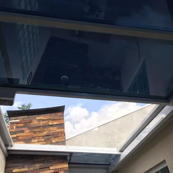 Cobertura Retrátil Policarbonato/Telha/Vidro em Americana SP — Instalação em estacionamento