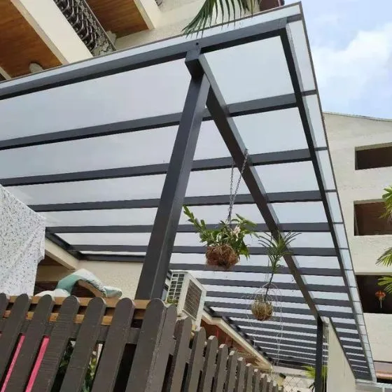 Pergolado Fixo de Ferro em Americana SP — Instalação em garagem residencial