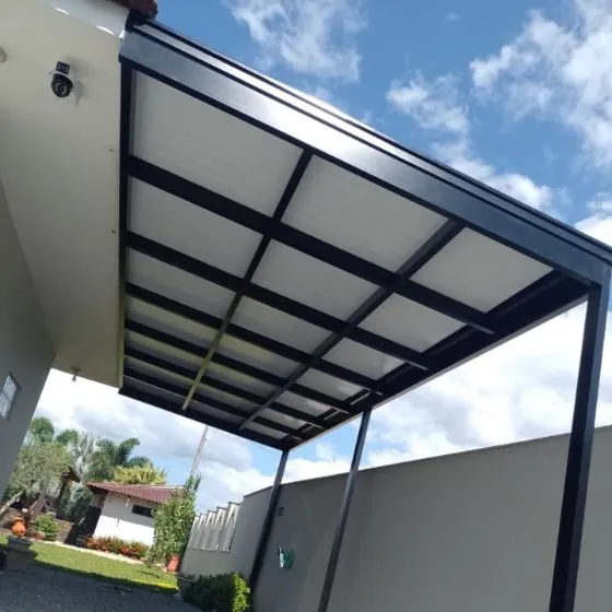 Pergotelha em Americana SP — Cobertura com calha lateral para escoamento