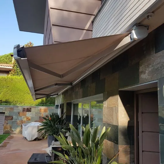 Toldo Articulado em Americana SP — Instalação em garagem residencial