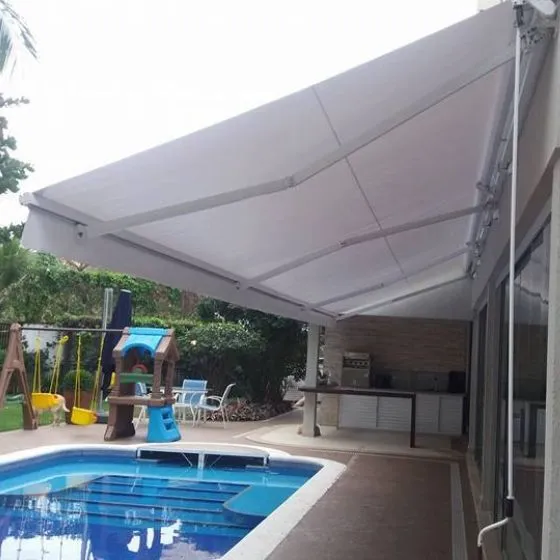 Toldo Articulado em Americana SP — Cobertura em quintal residencial coberto