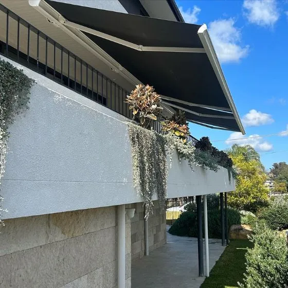 Toldo Articulado em Americana SP — Cobertura em passagem coberta entre ambientes