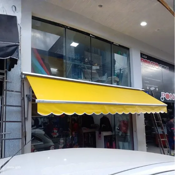 Toldo Cortina com Braços Laterais em Americana SP — Cobertura em quintal residencial coberto