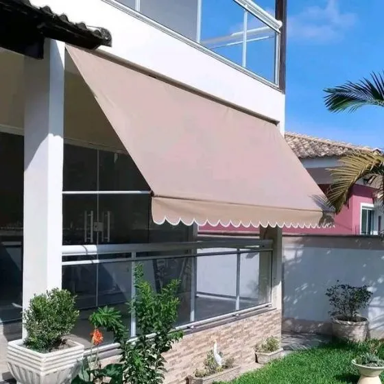 Toldo Cortina com Braços Laterais em Americana SP — Cobertura com calha lateral para escoamento