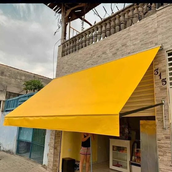 Toldo Cortina com Braços Laterais em Americana SP — Instalação em fachada comercial