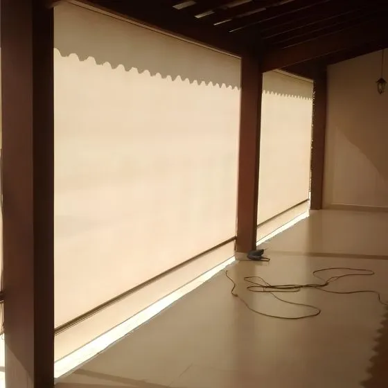 Toldo Cortina de Tela Screen em Americana SP — Instalação em área gourmet com churrasqueira