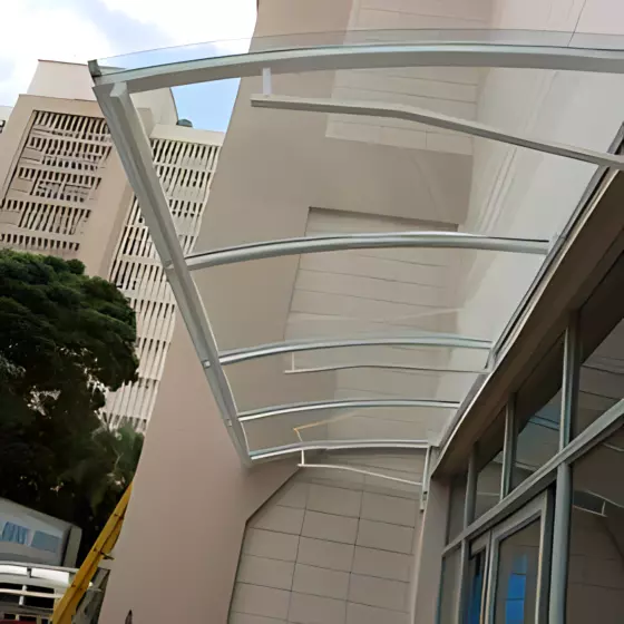 Toldo Fixo Policarbonato Compacto em Americana SP — Instalação em garagem residencial