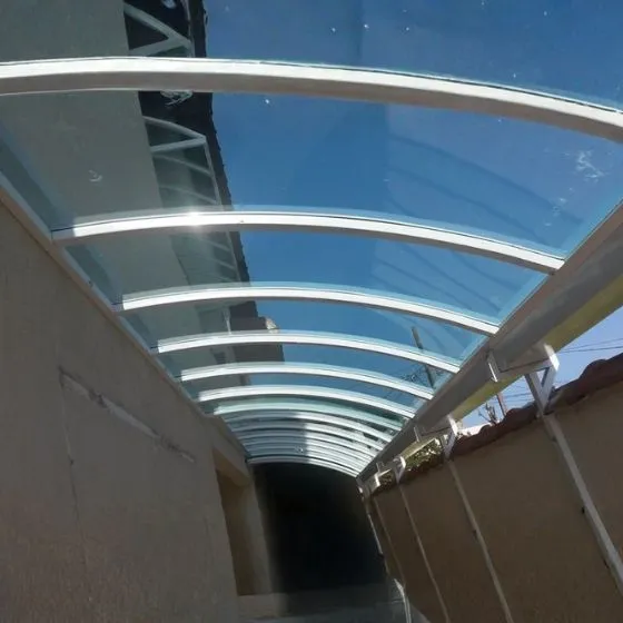 Toldo Fixo Policarbonato Compacto em Americana SP — Instalação em estacionamento