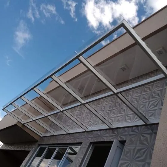 Toldo Fixo Policarbonato Compacto em Americana SP — Cobertura com estrutura metálica reforçada
