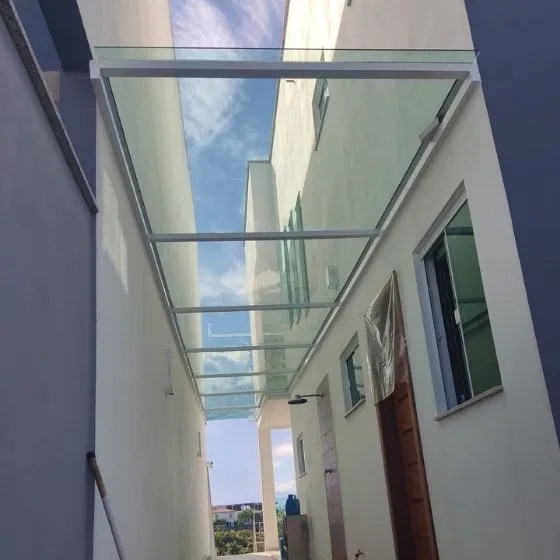 Toldo Fixo Policarbonato Compacto em Americana SP — Instalação em fachada comercial