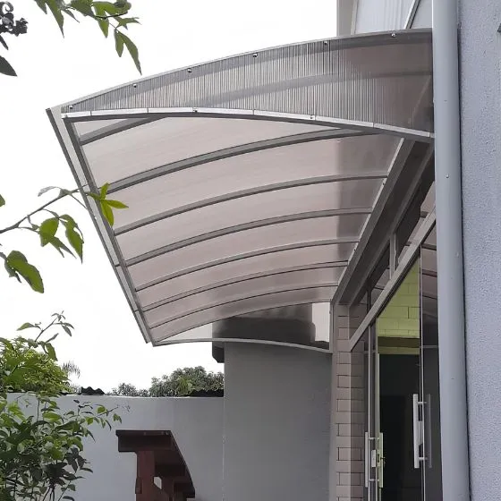 Toldo Policarbonato Alveolar em Americana SP — Instalação em área gourmet com churrasqueira