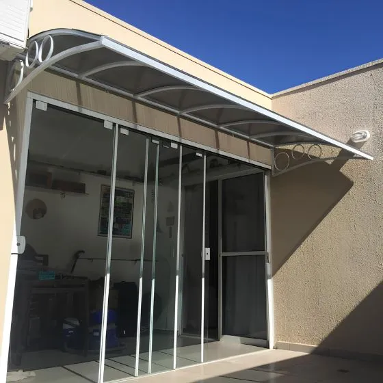 Toldo Policarbonato Alveolar em Americana SP — Cobertura em quintal residencial coberto