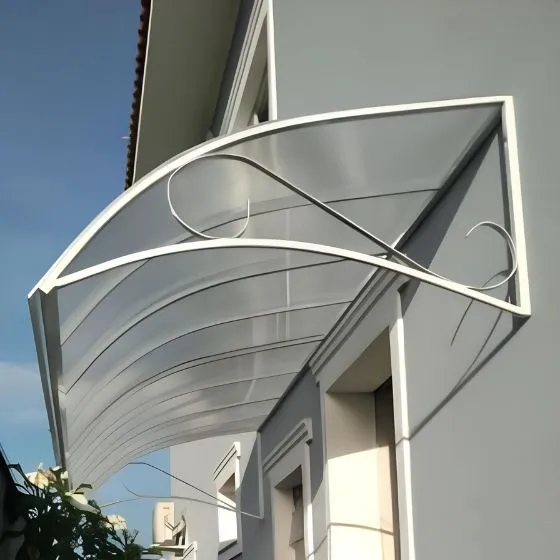 Toldo Policarbonato Alveolar em Americana SP — Cobertura com estrutura metálica reforçada