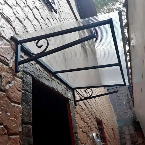 Toldo Policarbonato Alveolar em Americana SP — Cobertura em passagem coberta entre ambientes